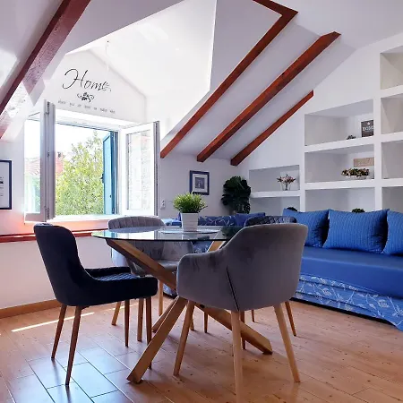 Apartment Sandra In The Historical Center Of The Supetar