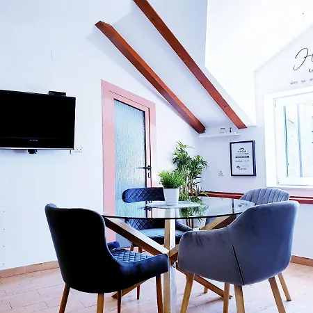 Apartment Sandra In The Historical Center Of The Supetar