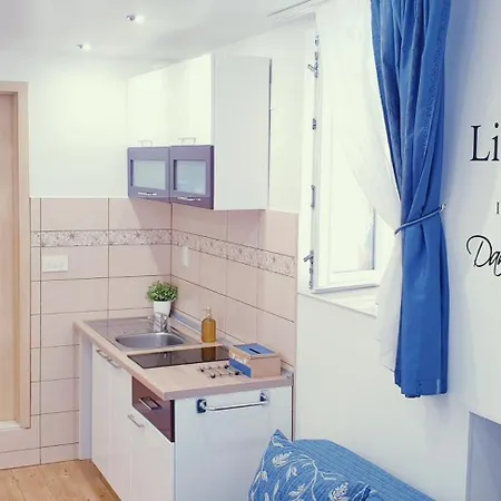 Apartment Sandra In The Historical Center Of The
