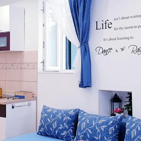 Apartment Sandra In The Historical Center Of The *