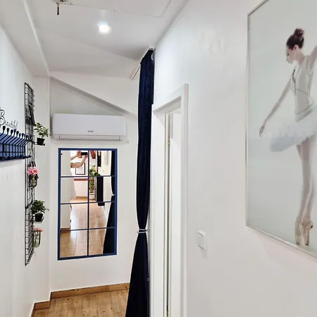 Sandra In The Historical Center Of The Appartement Supetar