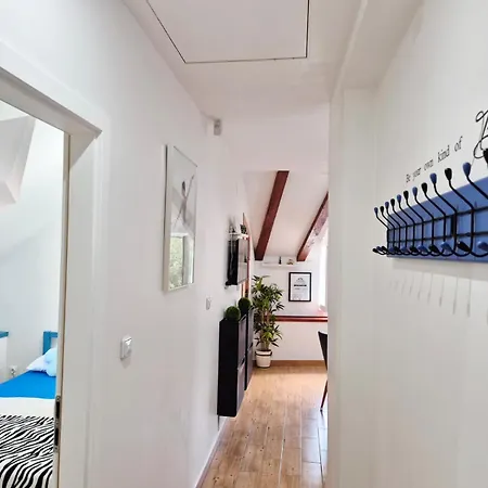 Appartement Sandra In The Historical Center Of The Supetar