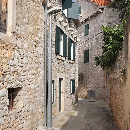 Sandra In The Historical Center Of The Appartement