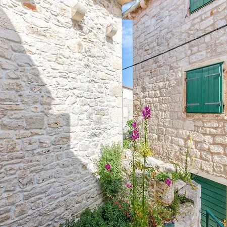 Apartment Sandra In The Historical Center Of The Supetar